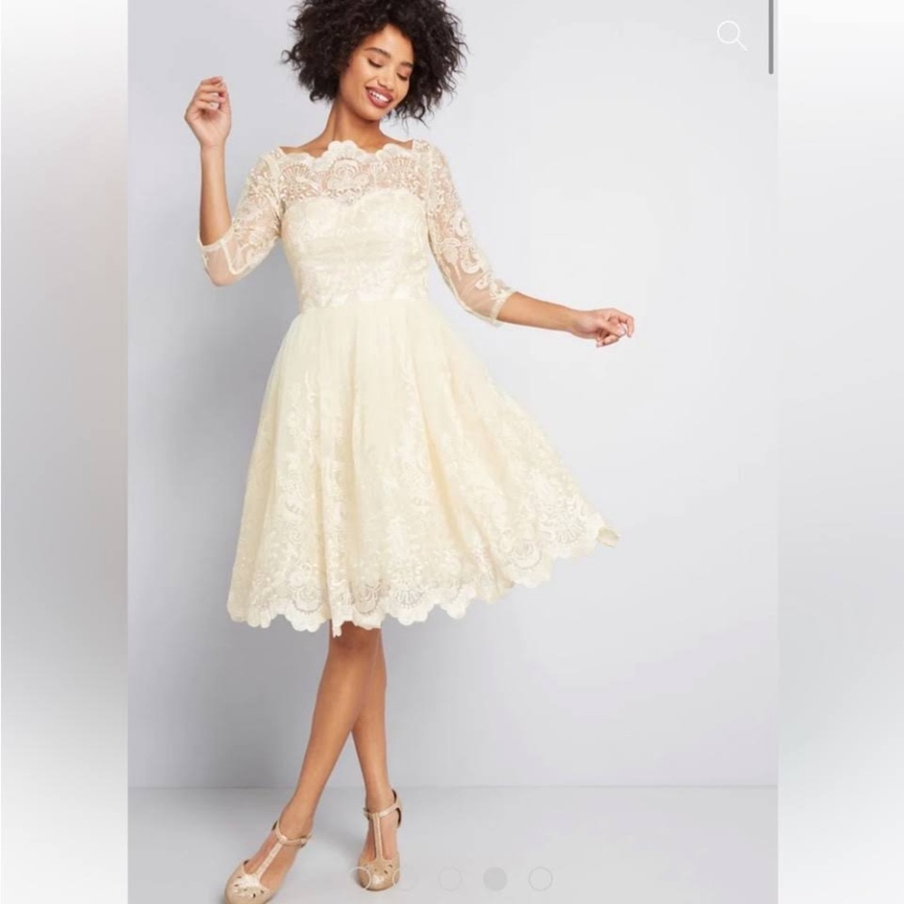 Chi Chi London Pale Yellow Lace Dress UK 6